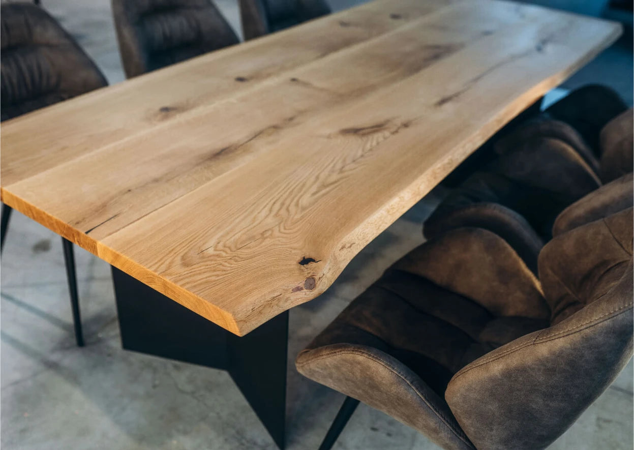 Burriana Edge Table – Moderner minimalistischer Esstisch