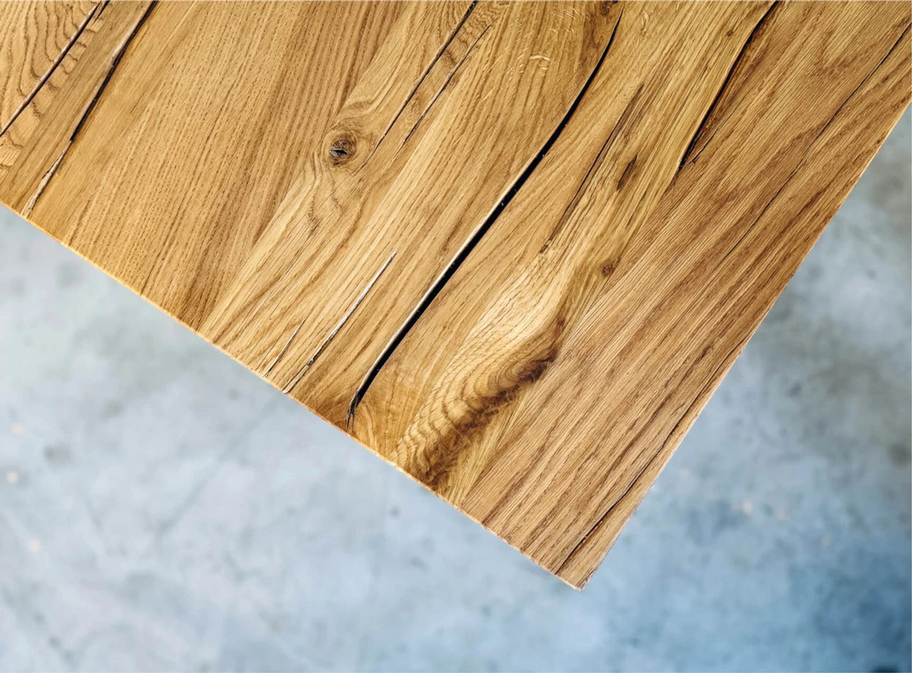 Almunecar Essence Tisch – Schlankes, modernes Tischstück