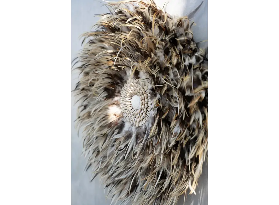 Mojacar Bohemian Display – Ornament aus Feder und Muschel