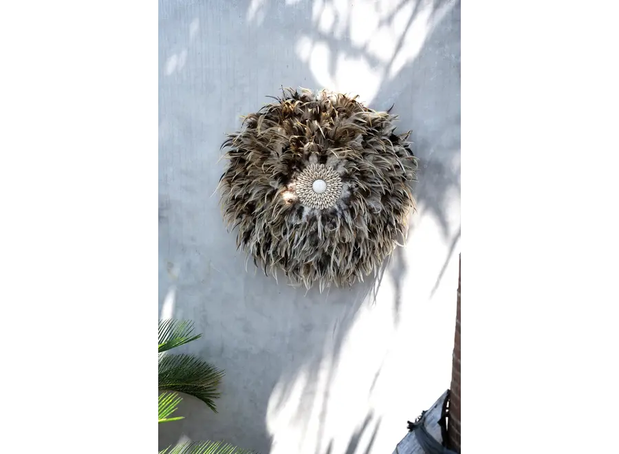 Mojacar Bohemian Display – Ornament aus Feder und Muschel