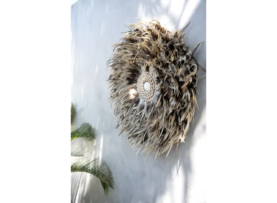 Mojacar Bohemian Display – Ornament aus Feder und Muschel