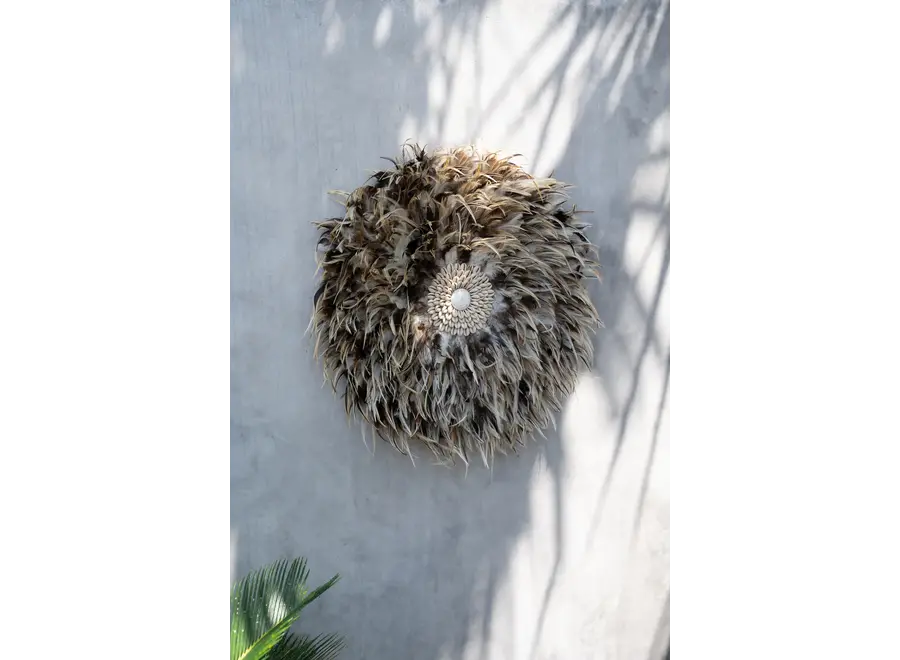 Mojacar Bohemian Display – Ornament aus Feder und Muschel