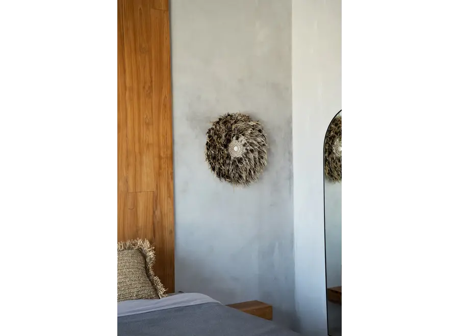 Mojacar Bohemian Display – Ornament aus Feder und Muschel