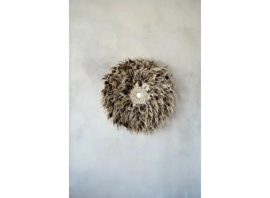 Mojacar Bohemian Display – Ornament aus Feder und Muschel