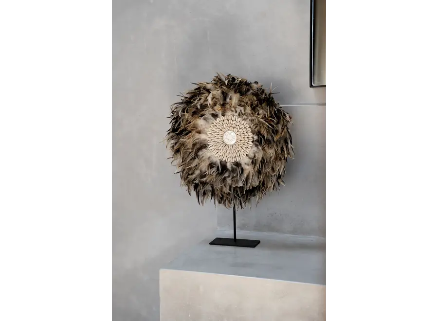 Mojacar Bohemian Display – Ornament aus Feder und Muschel