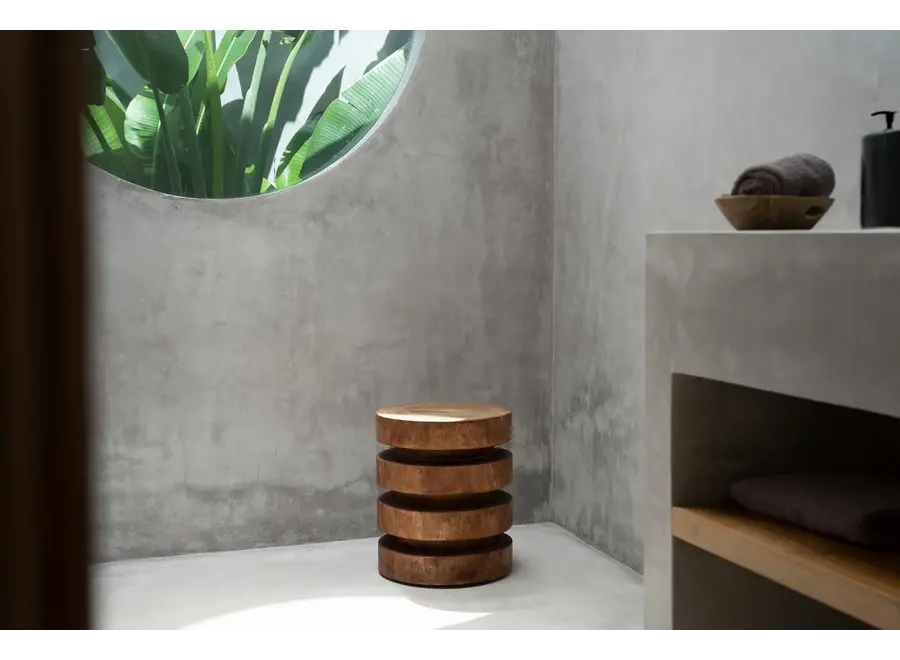 Zahara de la Sierra Massaka Hocker – Hocker aus Suar-Holz