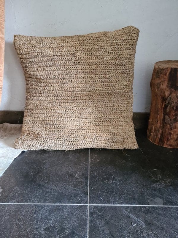 Grob gewebtes Kissen Lerma – Farbe Naturbeige
